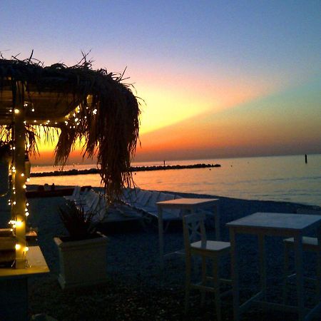 Villa Sant'Elena Morro d'Alba ภายนอก รูปภาพ